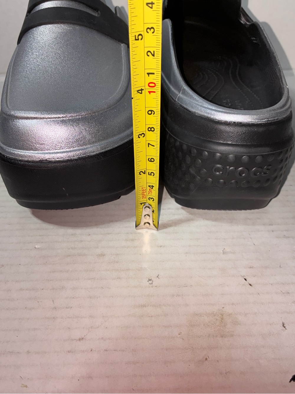 NWOT CROCS Metallic Silver Platform Clogs with Black Sole Wom Sz 10 Men Sz 8 - Picture 9 of 9